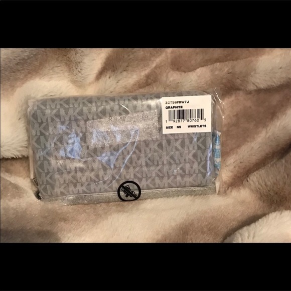 Michael Kors Wristlet signature black and gray NWT - Picture 4 of 6